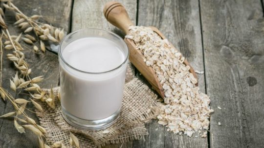 Химический состав, вред и польза овсяного молока