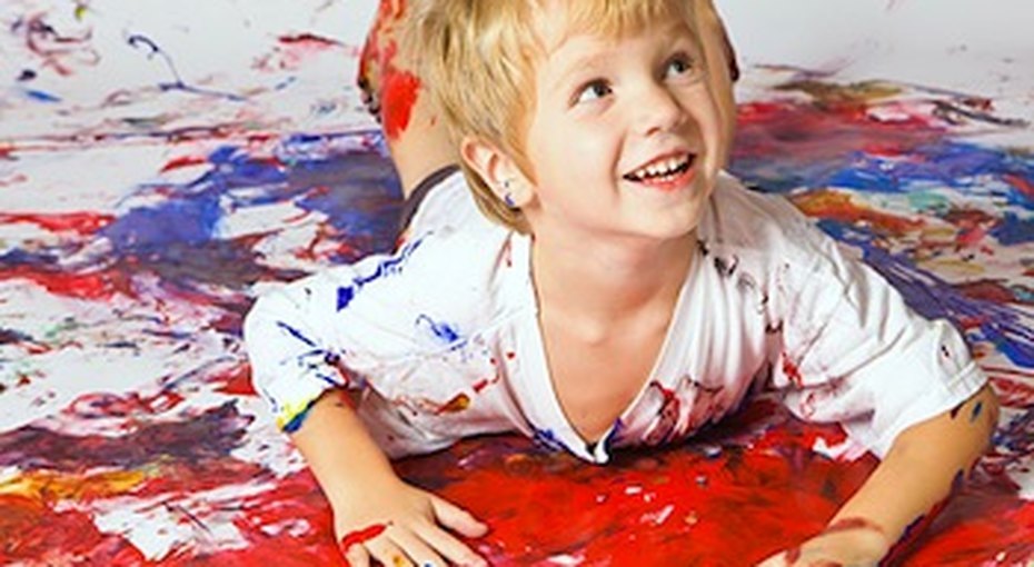 Как удалить пятна с детской одежды